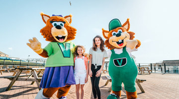 Golden Coast Vinnie and Violet