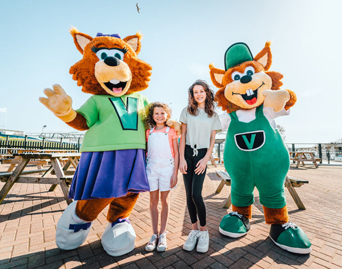 Golden Coast Vinnie and Violet